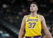 B体育体育中国官网-瑞恩庆祝胜利，球队状态逐渐回暖