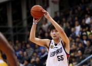 B体育体育链接-主教练火线接手球队，带领球员突破困境