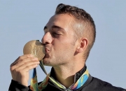 B体育体育直播-意大利选手在男子项目中获得第一名