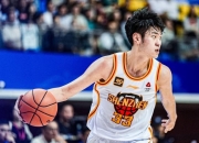 B体育体育培训-篮球新星首次入围国家队，为荣登场比赛