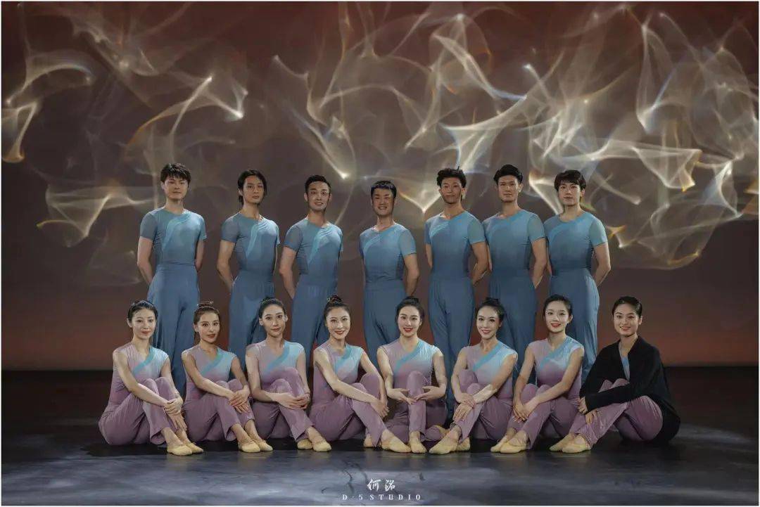 关于选手情侣组合夺冠,共赴梦之舞的信息 关于选手情侣组合夺冠,共赴梦之舞的信息