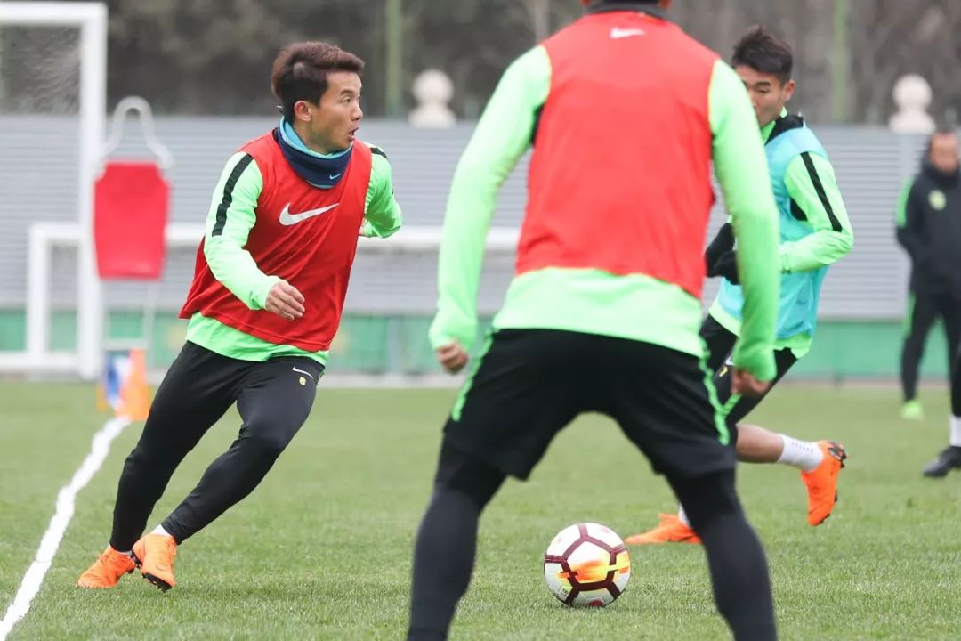 维也纳体能教练认真备战周中战事 维也纳体能教练认真备战周中战事