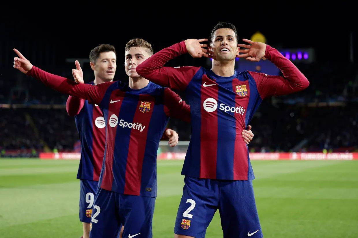 科特迪瓦队后卫连下两城,击败对手 科特迪瓦队后卫连下两城,击败对手