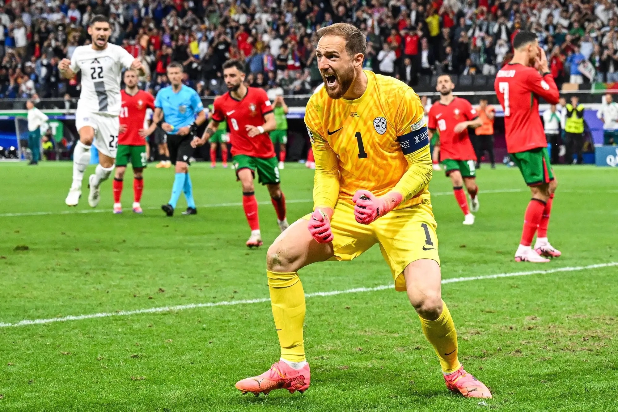 关于丹麦国家队在场上取得关键胜利,晋级下一轮的信息 关于丹麦国家队在场上取得关键胜利,晋级下一轮的信息