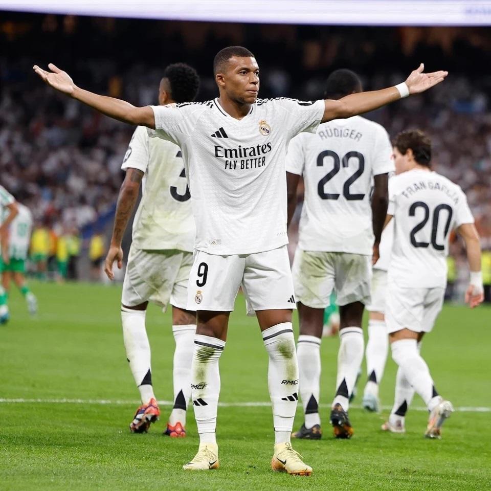 皇马客场大胜瓦伦西亚西甲冠军奖杯在望的简单介绍