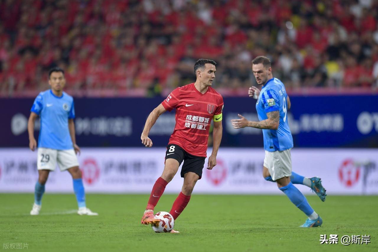 国内足球联赛球队实力逐渐显现,对决频繁 国内足球联赛球队实力逐渐显现,对决频繁