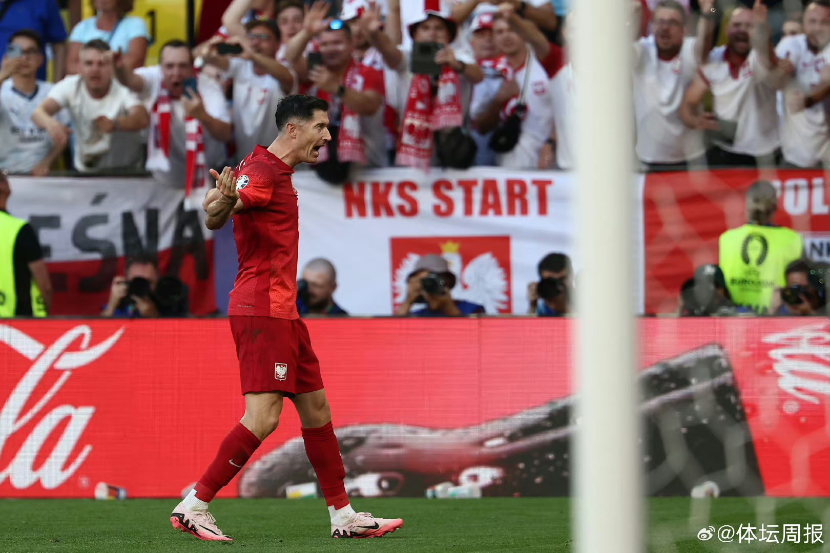 波兰球队在场上咬定了住,最终取得了一记漂亮进球的简单介绍 波兰球队在场上咬定了住,最终取得了一记漂亮进球的简单介绍