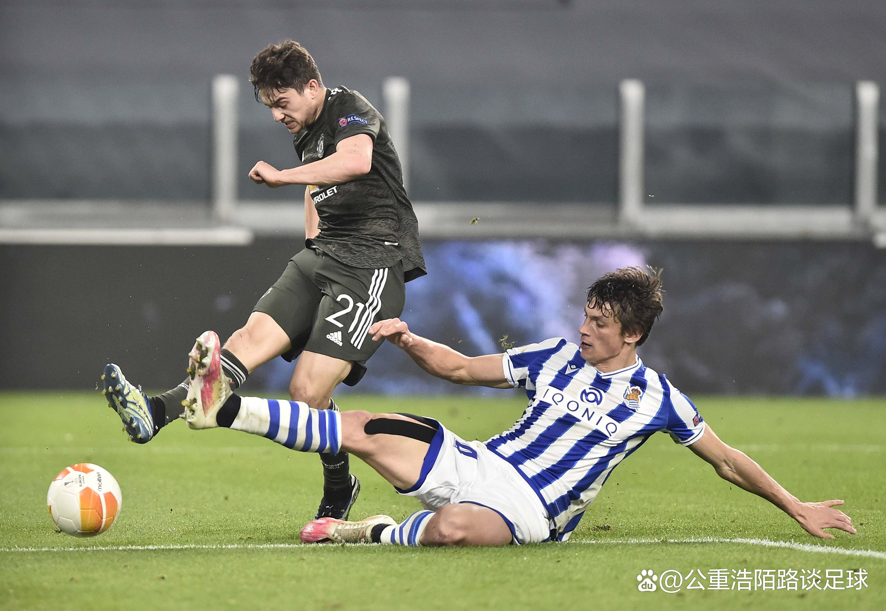 曼城教练团队讨论战术备战国际比赛 曼城教练团队讨论战术备战国际比赛