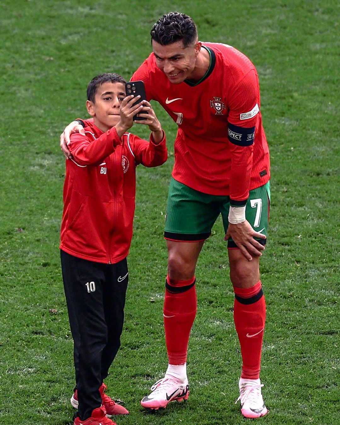 主教练火线接手球队,带领球员突破困境 主教练火线接手球队,带领球员突破困境