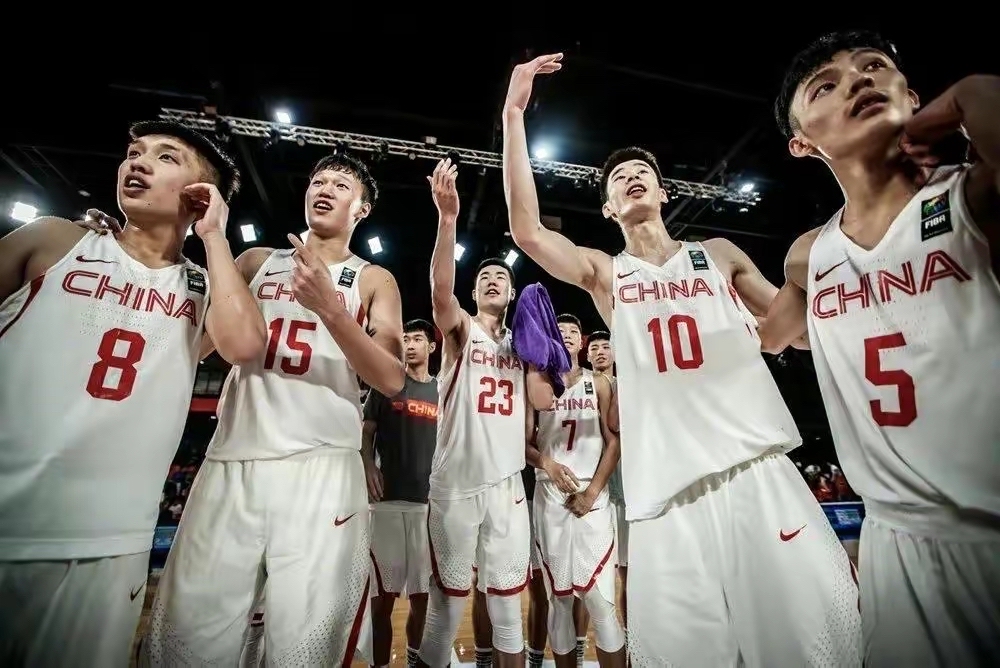 斯特温尼奇队在比赛中表现出色,获得关键胜利 斯特温尼奇队在比赛中表现出色,获得关键胜利