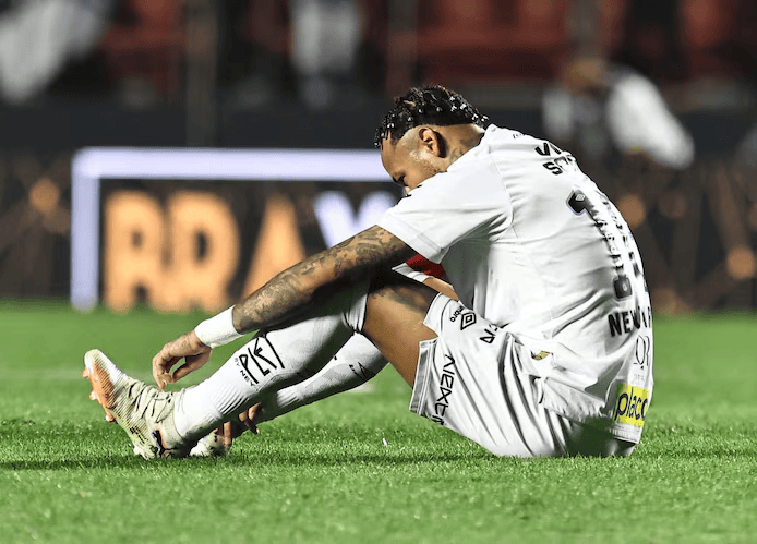 皇家马德里遭遇主场惨败,主帅索拉里面临下课危机 皇家马德里遭遇主场惨败,主帅索拉里面临下课危机