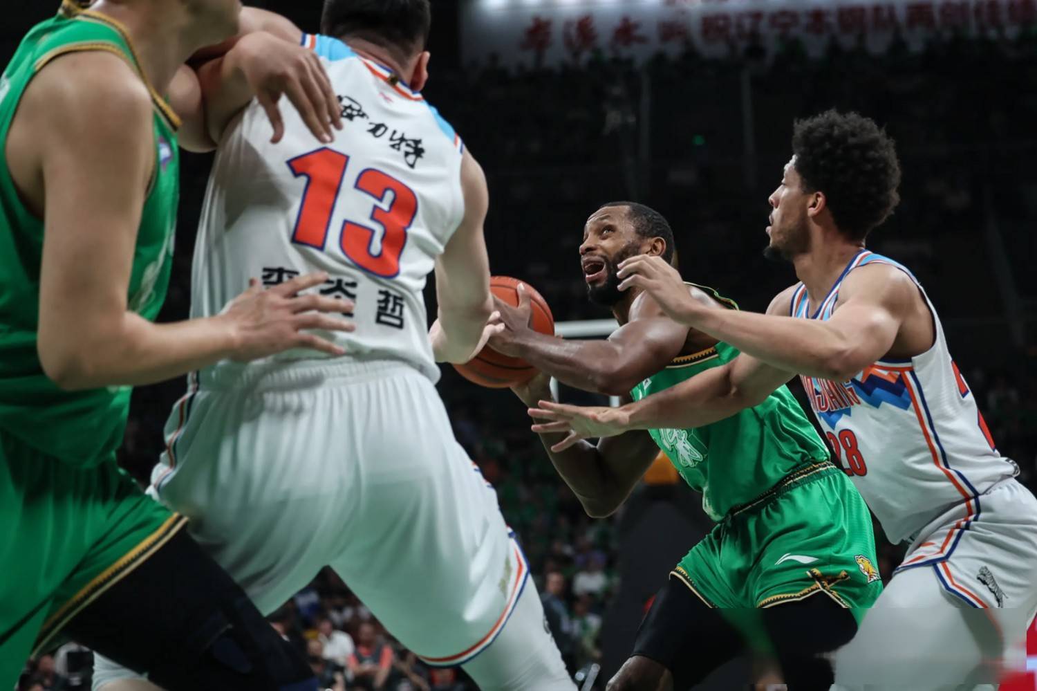 外援发挥关键作用,助球队成功击败对手的简单介绍 外援发挥关键作用,助球队成功击败对手的简单介绍