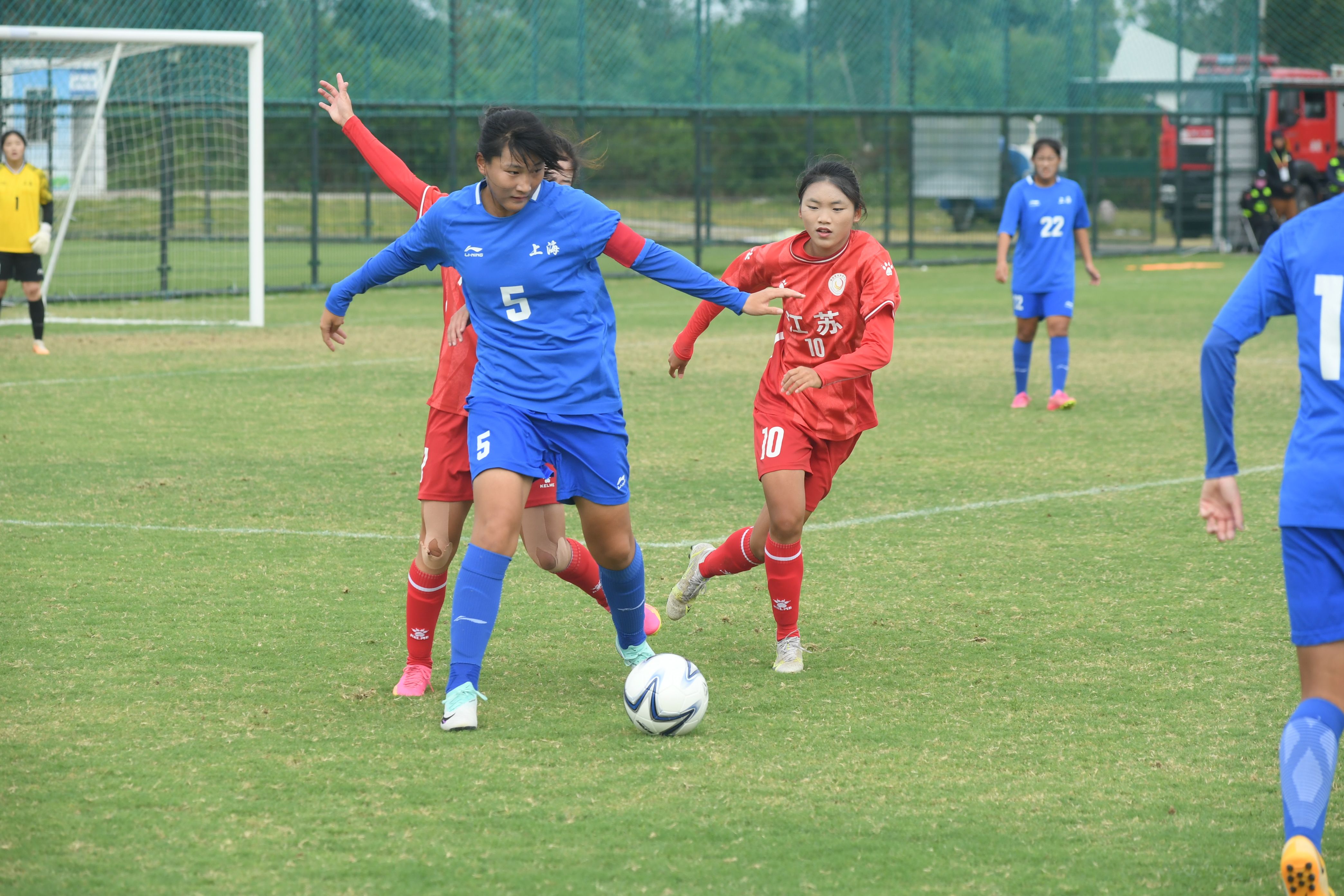 全力以赴!一支球队实力大增,足球比赛现场人气高涨的简单介绍 全力以赴!一支球队实力大增,足球比赛现场人气高涨的简单介绍