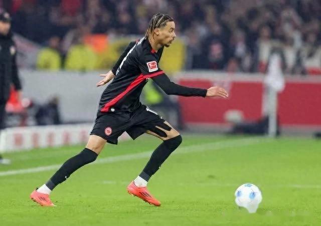 斯图加特遭遇两连败,保级形势严峻的简单介绍 斯图加特遭遇两连败,保级形势严峻的简单介绍