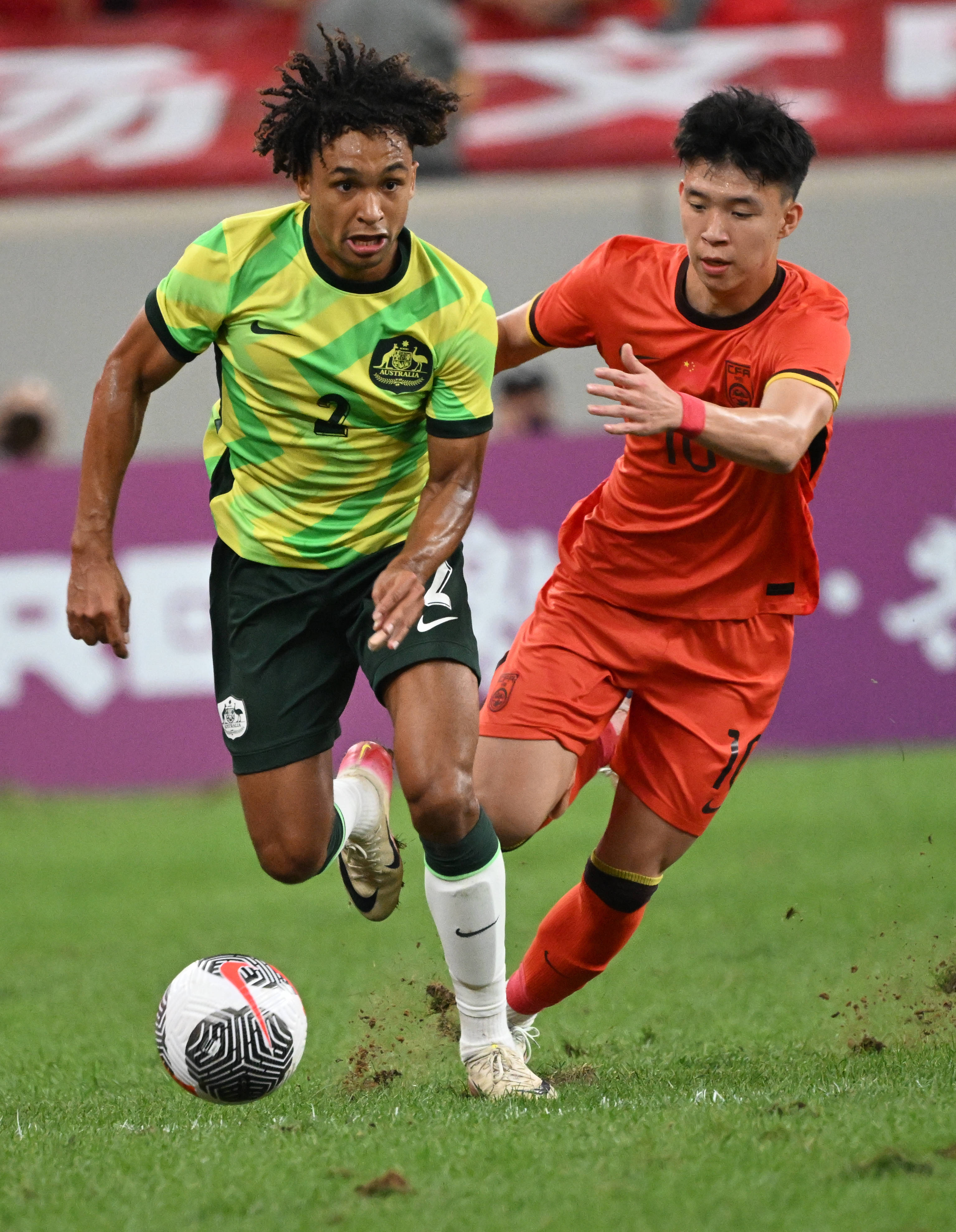 包含中国足球职业联赛球队战斗力备受质疑的词条