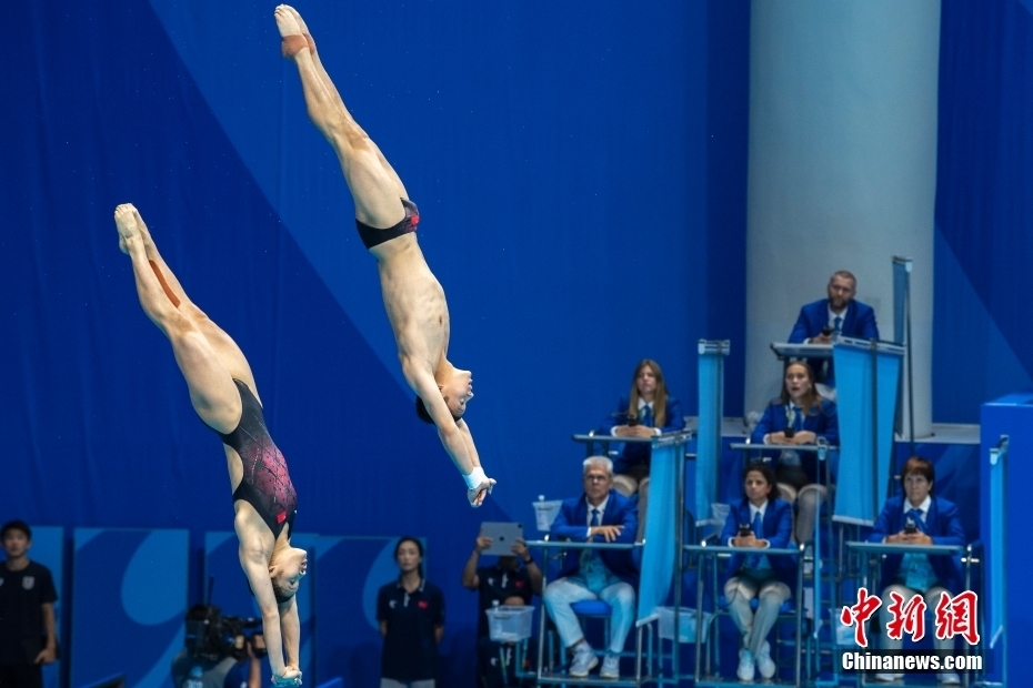 意大利组合抢夺游泳混合双人赛银牌