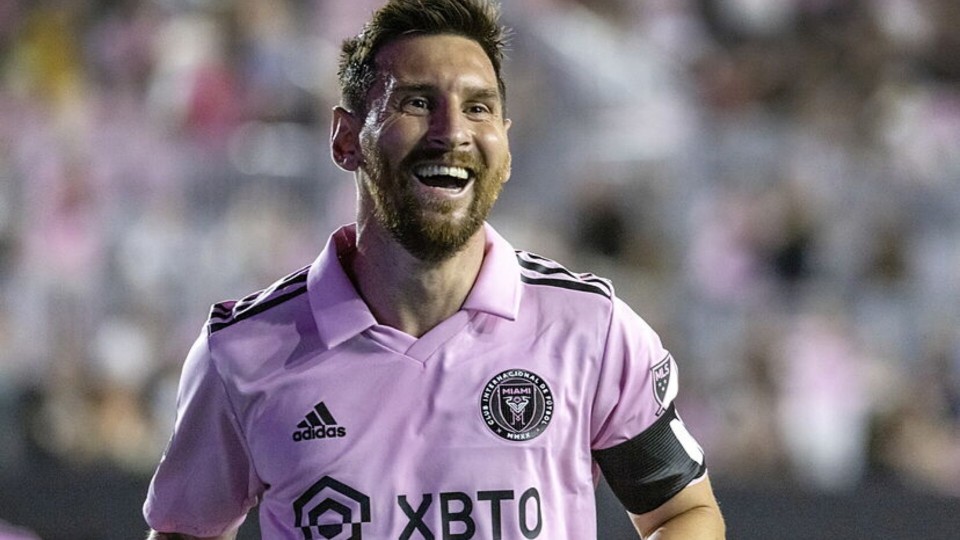 梅西场上表现出色,再次成为球队的救世主! 梅西场上表现出色,再次成为球队的救世主!